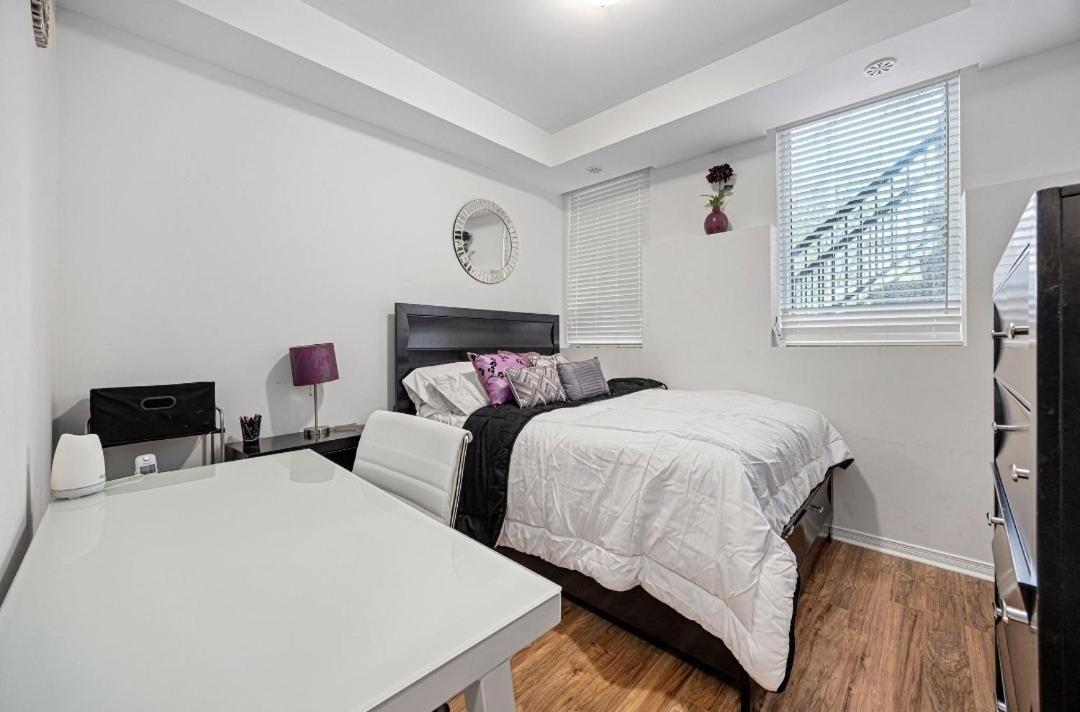 Beautiful Townhouse Near Yorkdale Mall, Wilson Subway Apartment Toronto Exterior photo