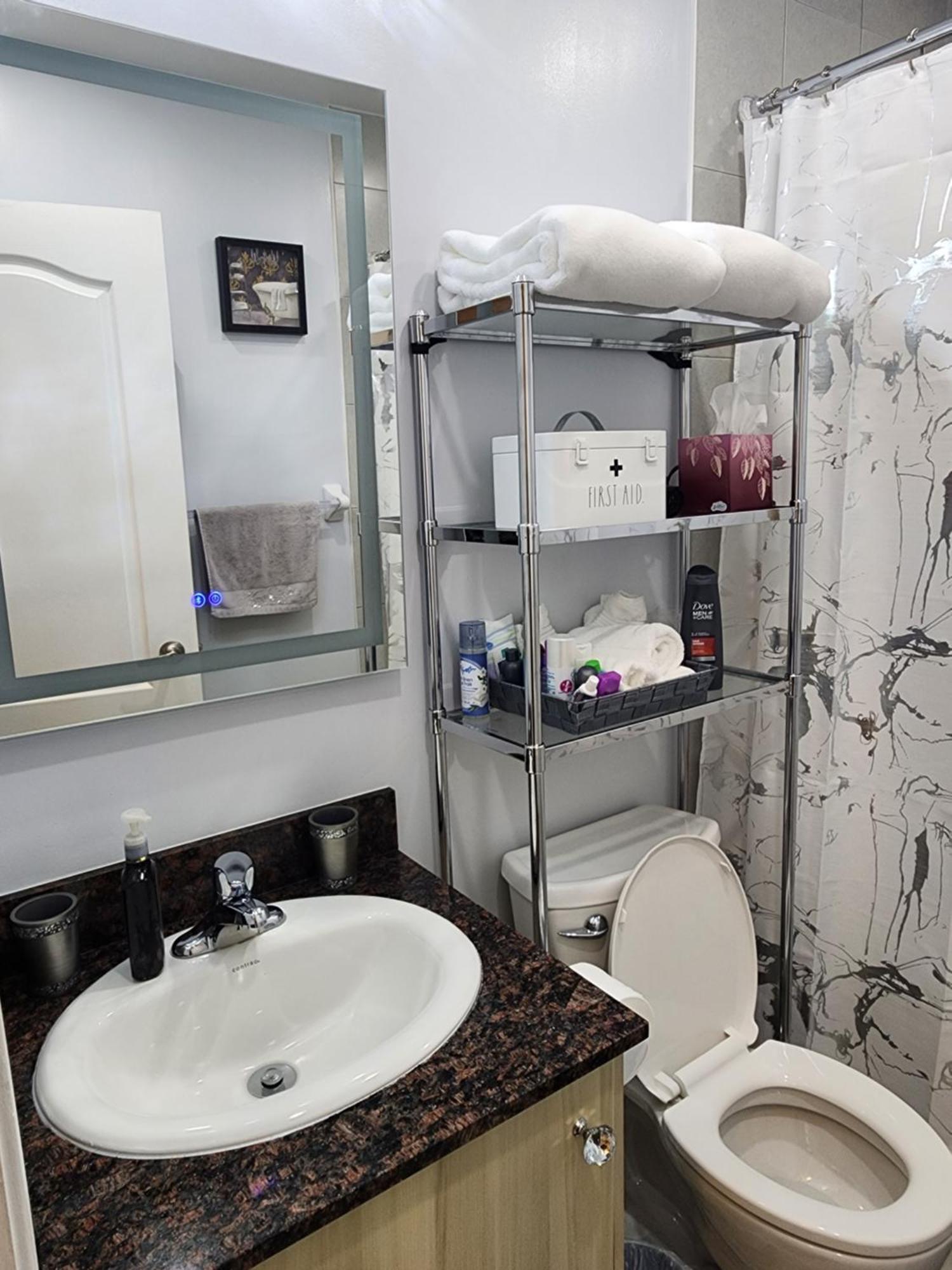 Beautiful Townhouse Near Yorkdale Mall, Wilson Subway Apartment Toronto Exterior photo