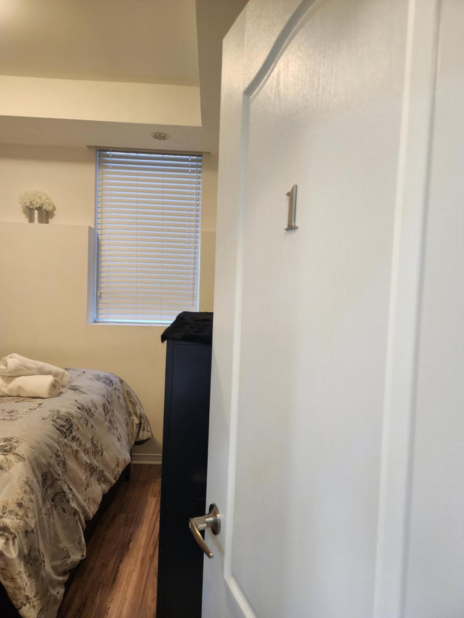 Beautiful Townhouse Near Yorkdale Mall, Wilson Subway Apartment Toronto Exterior photo